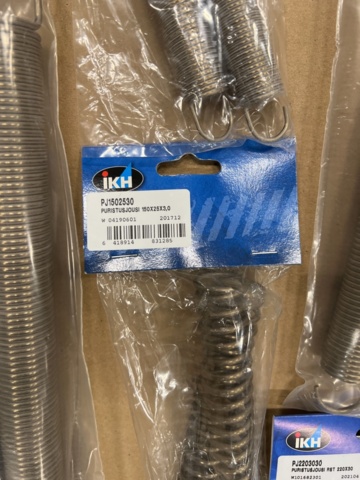 1471143-5 Lot with compression springs, IKH