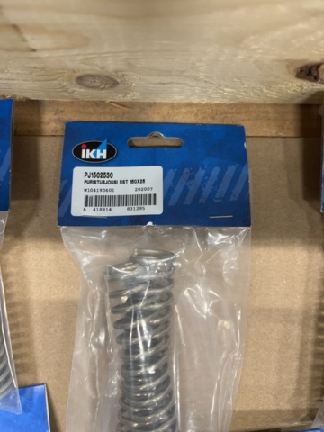 1471143-7 Lot with compression springs, IKH