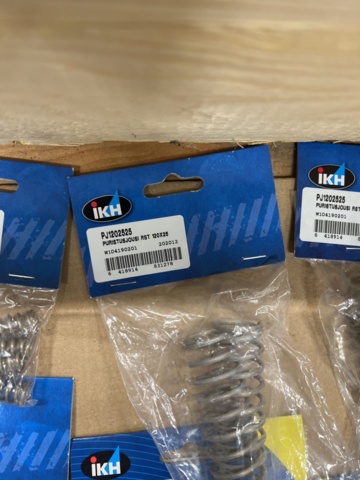 1471143-8 Lot with compression springs, IKH