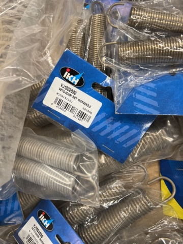 1471143-11 Lot with compression springs, IKH