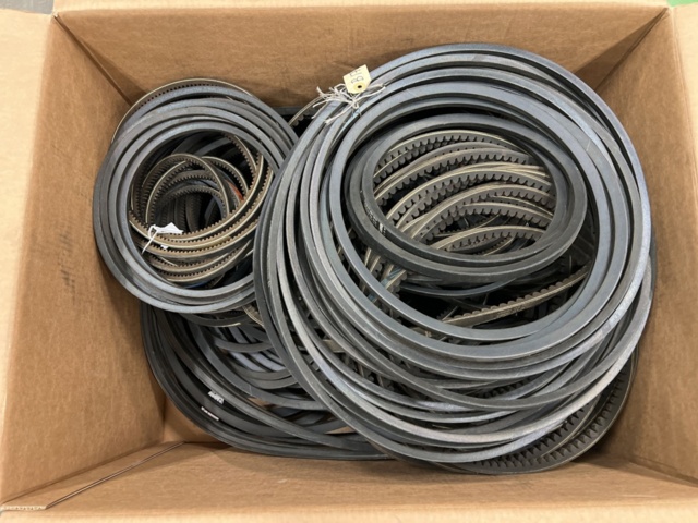 1471146-1 Lot with V-belts