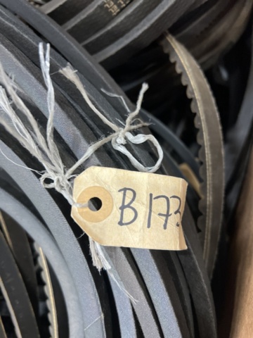 1471146-7 Lot with V-belts