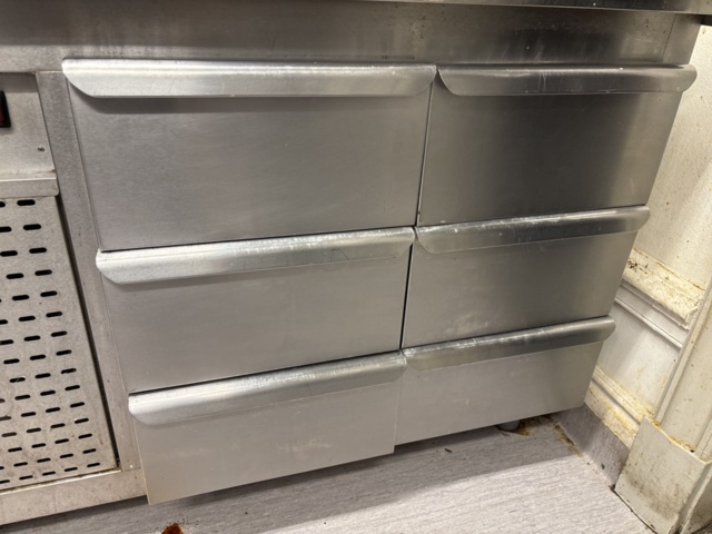 1469009-4 Kylbänk med draglådor och ränna