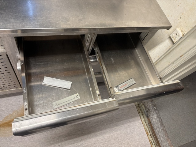 1469009-5 Kylbänk med draglådor och ränna