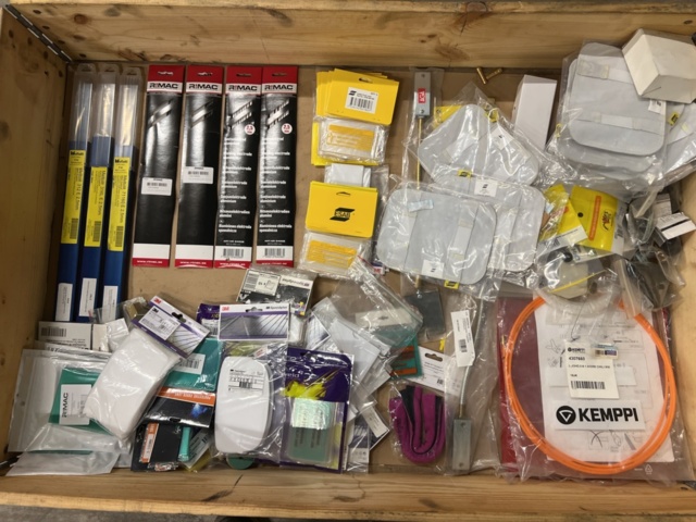 1471152-1 Assortment of welding accessories