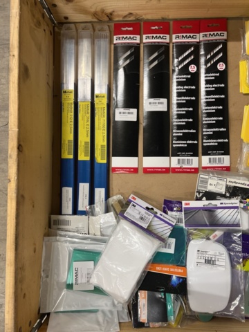 1471152-2 Assortment of welding accessories