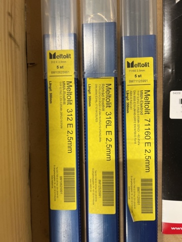 1471152-6 Assortment of welding accessories