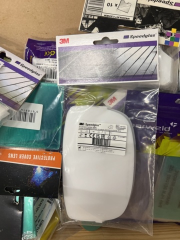 1471152-8 Assortment of welding accessories