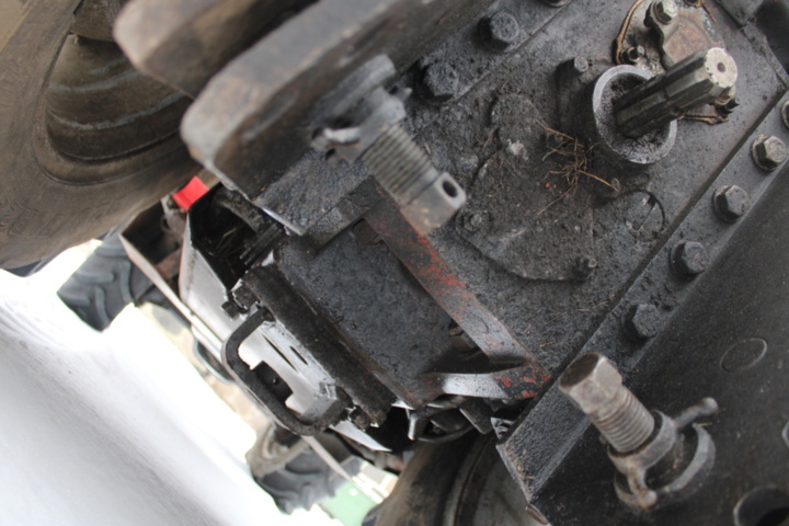 1470707-30 Traktor Massey Ferguson 3435GE 2004 (2481 h)