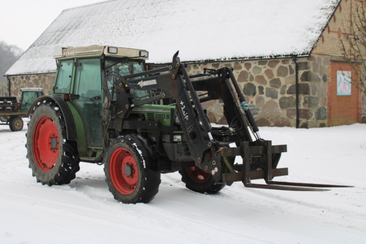 1470706-4 Traktor med frontlastare Fendt 280S 2003 (6710 h)