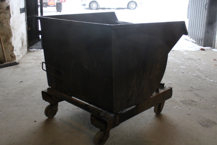 1470710-3 Tippcontainer på hjul