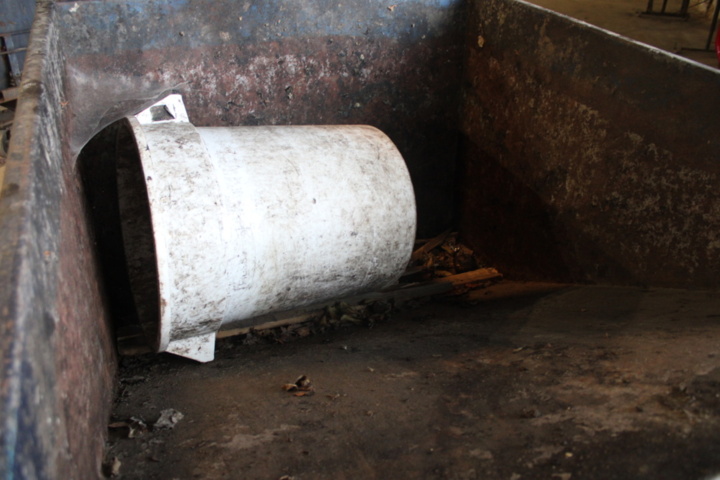 1470710-4 Tippcontainer på hjul