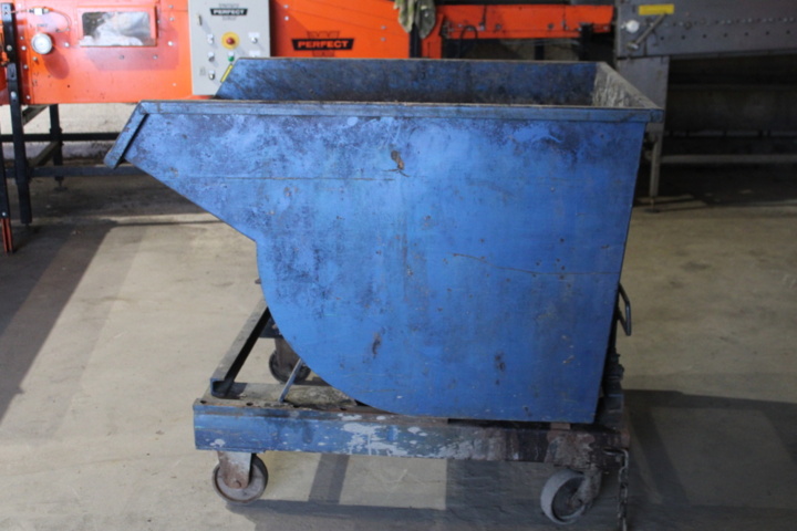 1470711-2 Tippcontainer på hjul