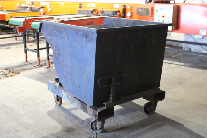 1470711-3 Tippcontainer på hjul