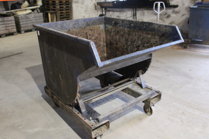 1470711-5 Tippcontainer på hjul