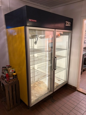 1470766-1 Arneg double fridge with glass door