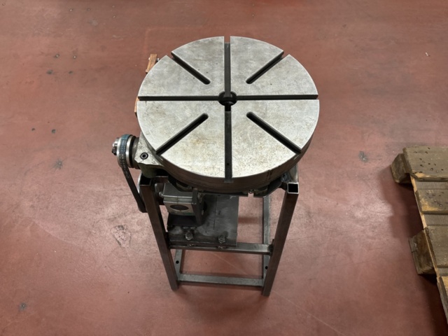 1372880-3 Rotating welding table with electric motor