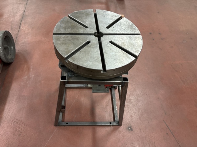 1372880-4 Rotating welding table with electric motor