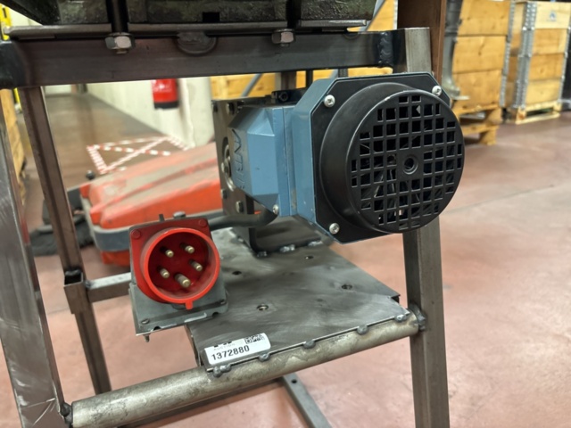 1372880-6 Rotating welding table with electric motor