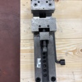 1372883-1 Machine vice with adjusting screw