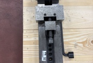1372883 Machine vice with adjusting screw