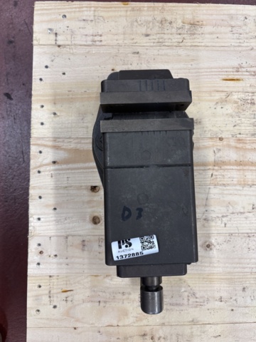 1372885-1 Maskinskruvstycke med gradskala