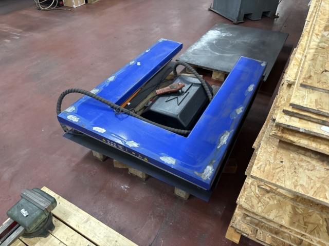 1372889-5 U-lift table - EdmoLift CUB 1000F - 2017