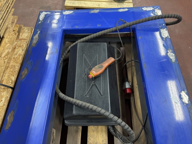 1372889-7 U-lift table - EdmoLift CUB 1000F - 2017