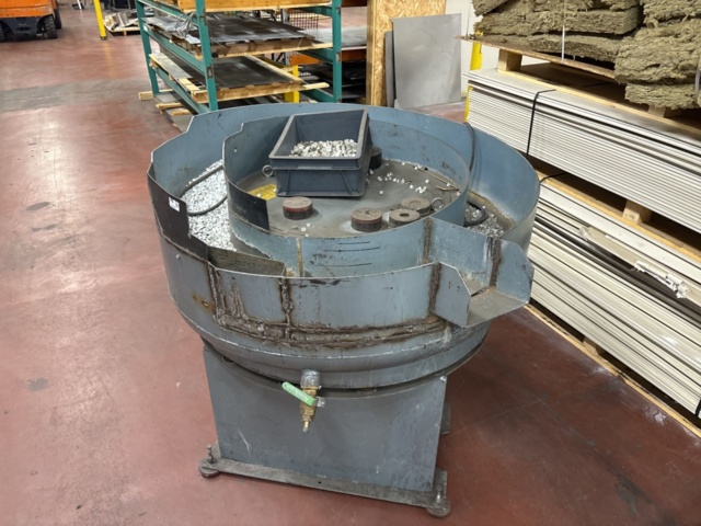 1372890-1 Tumbling machine (vibration degreaser)