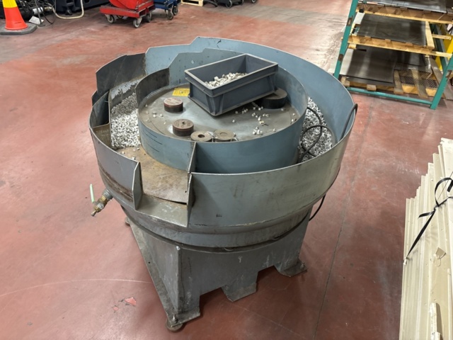 1372890-2 Tumbling machine (vibration degreaser)