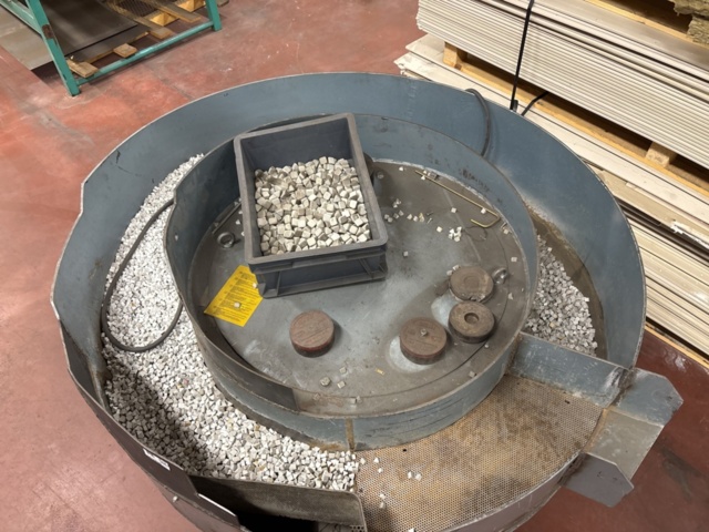 1372890-5 Tumbling machine (vibration degreaser)