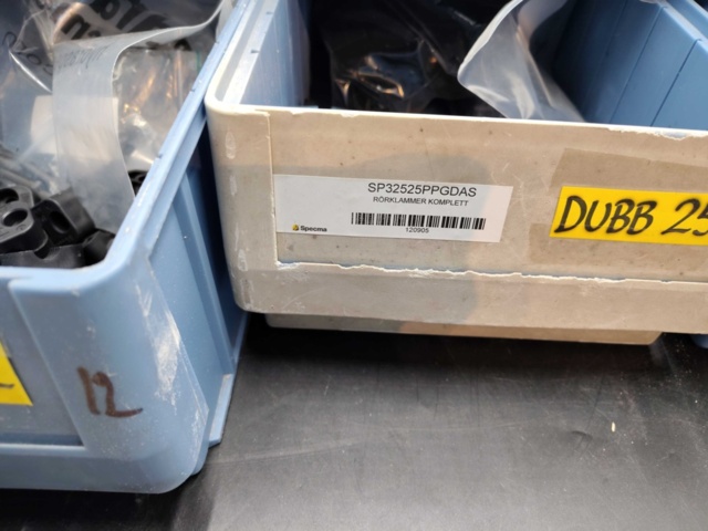 1471053-6 Rörklammer, flera st- Specma, enkel och dubbel