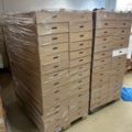1436273-12 Ca 20 pallar med både vikta och ovikta kartonger inkl palldragare