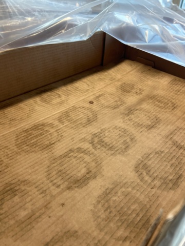 1436273-22 Ca 20 pallar med både vikta och ovikta kartonger inkl palldragare