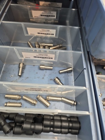 1471065-5 Parti med tryckluftskopplingar – raka, T- och L-kopplingar