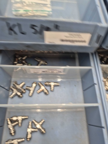 1471065-7 Parti med tryckluftskopplingar – raka, T- och L-kopplingar