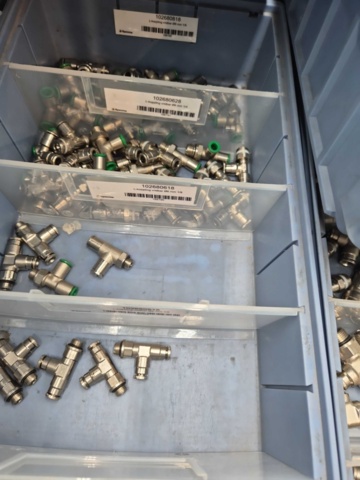 1471065-6 Parti med tryckluftskopplingar – raka, T- och L-kopplingar