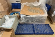 1436283 Samling med glasburkar, silikonformar, engångsmaterial och sopkärl