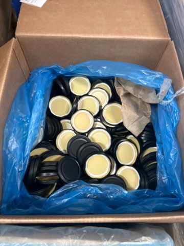 1436283-6 Samling med glasburkar, silikonformar, engångsmaterial och sopkärl