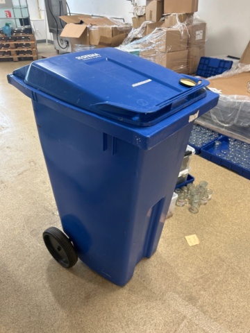 1436283-11 Samling med glasburkar, silikonformar, engångsmaterial och sopkärl