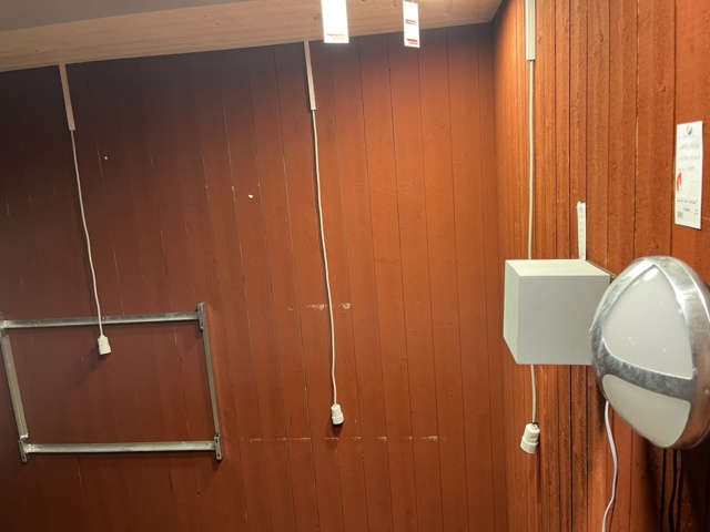 1197495-4 Wooden panels and concrete tiles