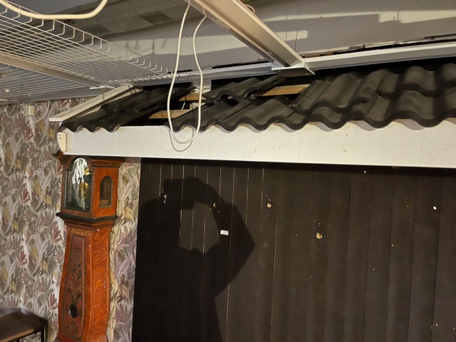 1197495-8 Wooden panels and concrete tiles