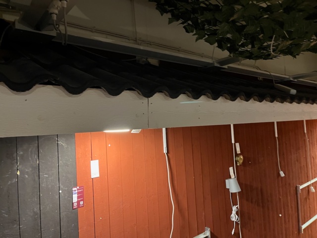 1197495-10 Wooden panels and concrete tiles