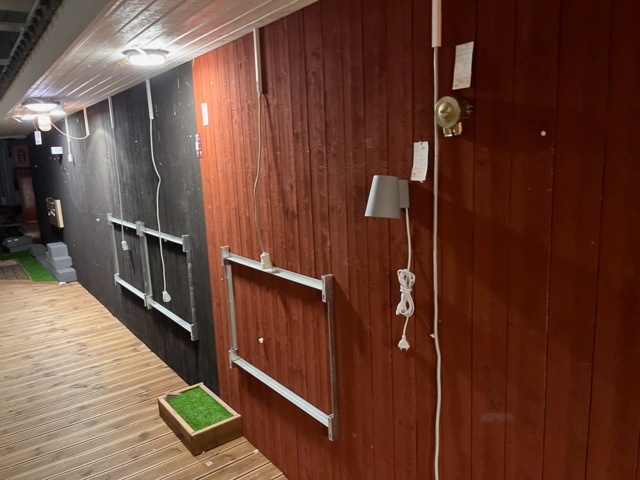 1197495-12 Wooden panels and concrete tiles