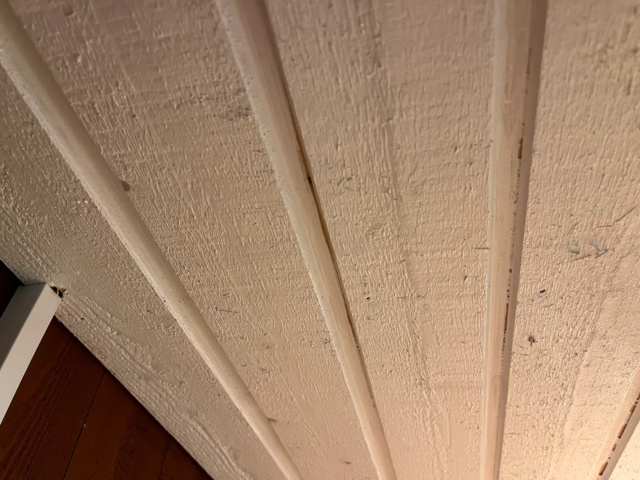 1197495-15 Wooden panels and concrete tiles