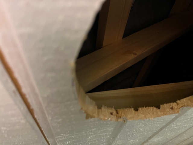 1197495-17 Wooden panels and concrete tiles