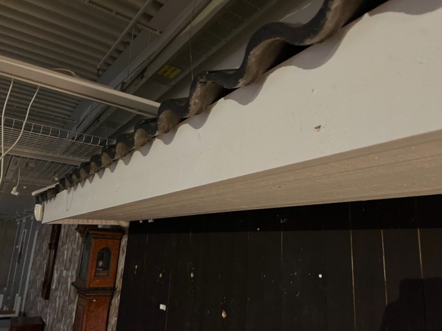 1197495-18 Wooden panels and concrete tiles