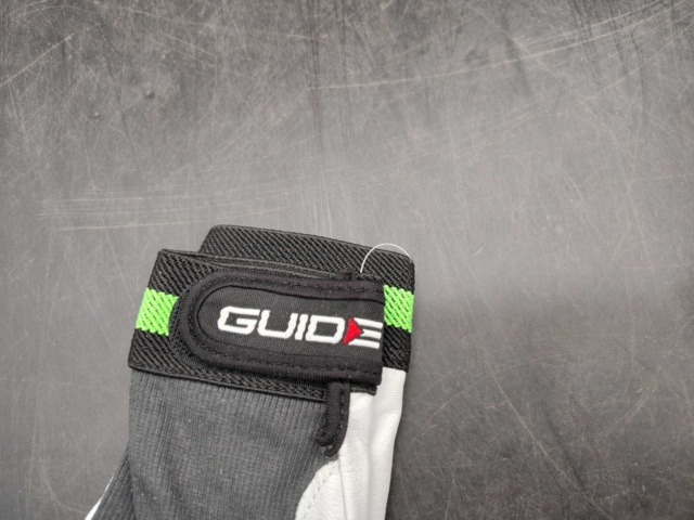 1472346-3 Arbetshandskar, 22 st, Guide, stl 6 – getläder, kardborre, montage