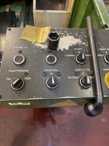 1444841-17 Machining center - Mazak AJV-25/405