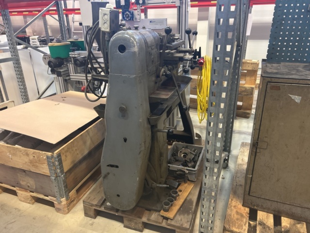 1470180-1 Revolver svarv